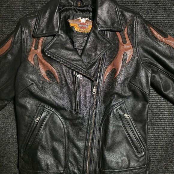 Vintage 100% leather womans biker jacket. Size Small - Picture 4 of 6